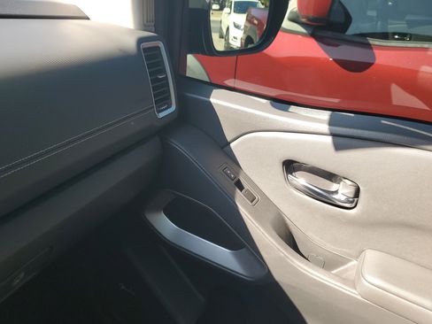 Used 2024 Nissan Frontier SV w/ SV Convenience Package image 27