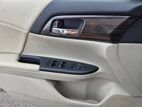 Used 2016 Honda Accord EX image 16