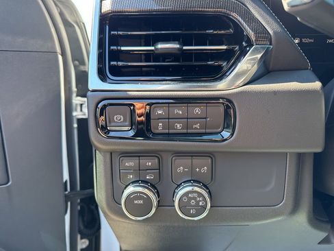 New 2026 GMC Yukon Elevation image 14