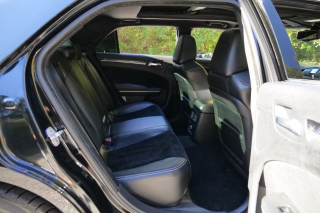 Used 2012 Chrysler 300 SRT8 w/ 19-Premium Speaker Group RWD image 43