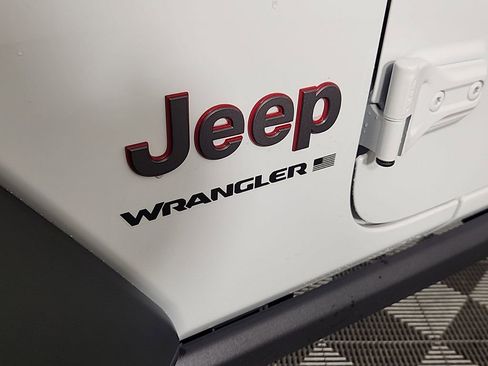 New 2025 Jeep Wrangler Unlimited Rubicon w/ Technology Group image 9