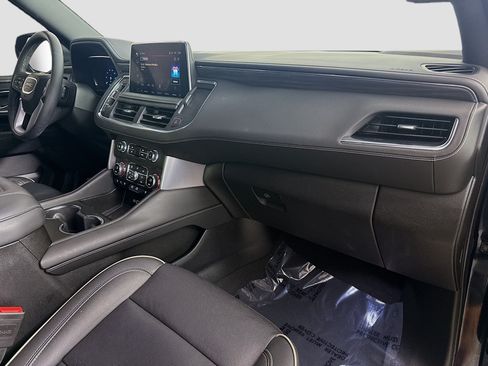 Used 2024 GMC Yukon SLT w/ SLT Luxury Package RWD image 30