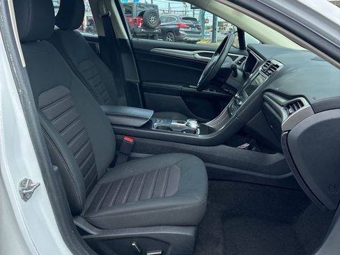 Used 2019 Ford Fusion SE FWD image 6