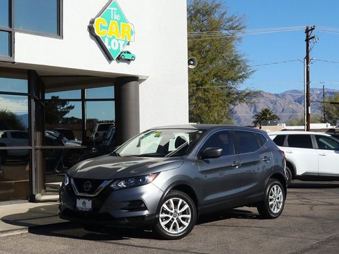 Used 2021 Nissan Rogue Sport S image 2