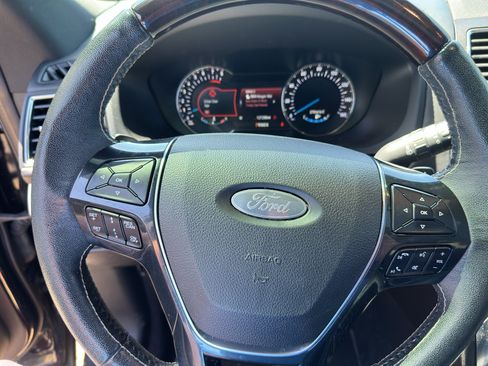 Used 2018 Ford Explorer Platinum AWD/4WD image 24