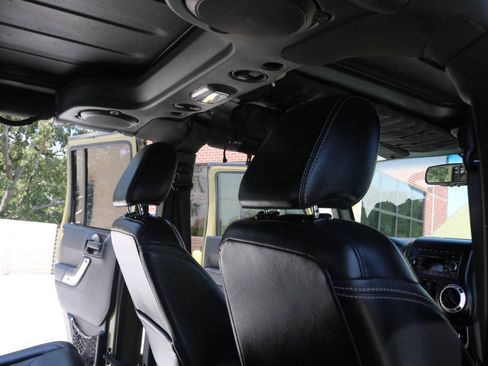 Used 2013 Jeep Wrangler Unlimited Rubicon AWD/4WD image 26