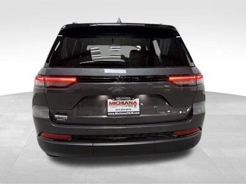 New 2025 Jeep Grand Cherokee Limited image 7