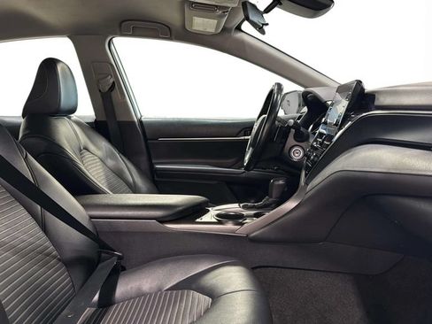 Used 2022 Toyota Camry SE FWD image 9