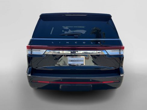 Used 2024 Lincoln Navigator Reserve image 4