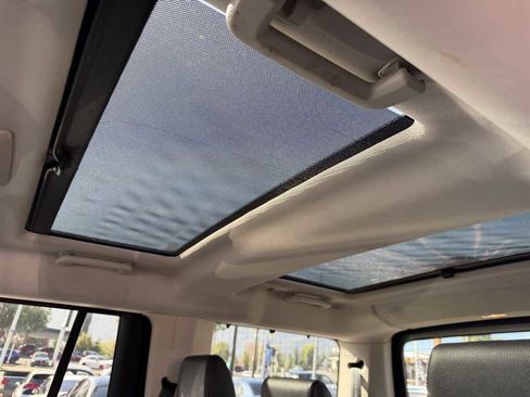 Used 2015 Land Rover LR4 HSE image 21