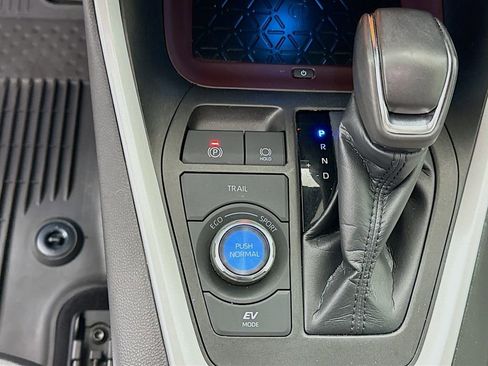 Certified 2022 Toyota RAV4 Limited image 16