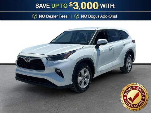 Used 2022 Toyota Highlander LE FWD image 1