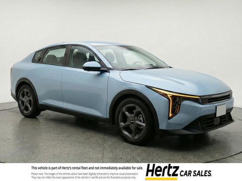 Used 2025 Kia K4 LXS image 1