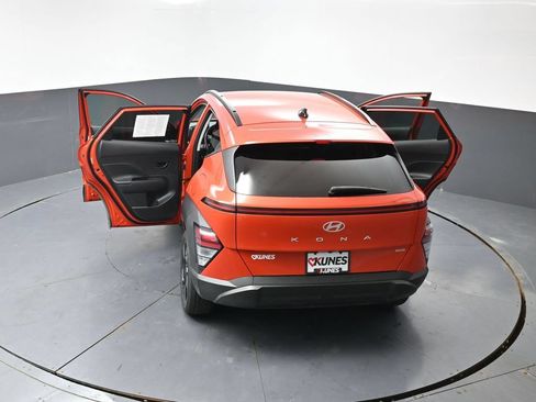 Used 2025 Hyundai Kona SEL AWD/4WD image 60