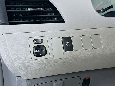 Used 2014 Toyota Sienna LE FWD image 10