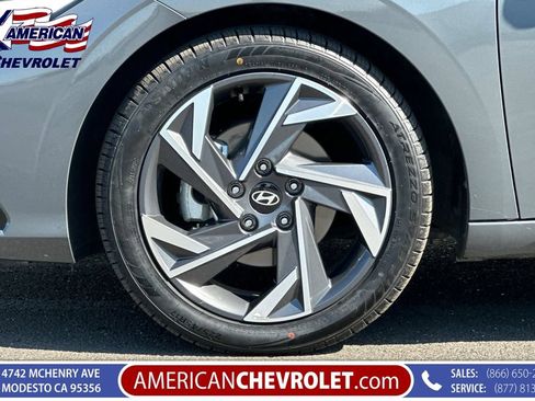 Used 2025 Hyundai Elantra SEL FWD image 37