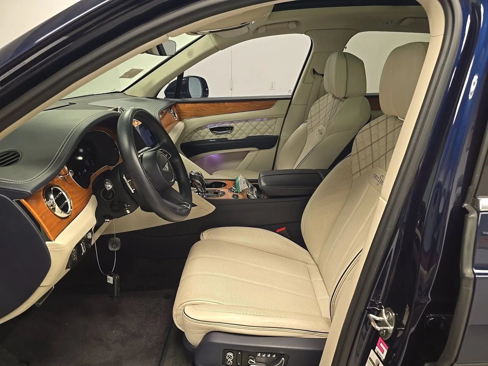 Used 2021 Bentley Bentayga w/ First Edition Specification AWD/4WD image 4