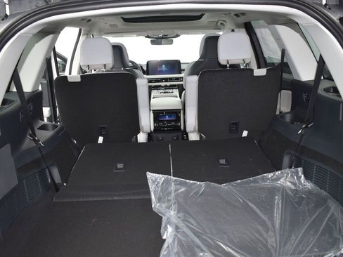 New 2026 Lincoln Aviator Reserve w/ Luxury Package image 13