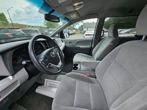 Used 2016 Toyota Sienna LE FWD image 19