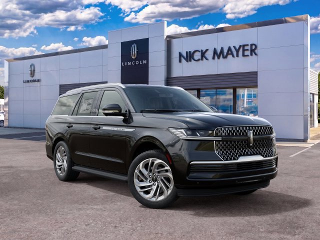 New 2027 Lincoln Navigator Premiere AWD/4WD image 4
