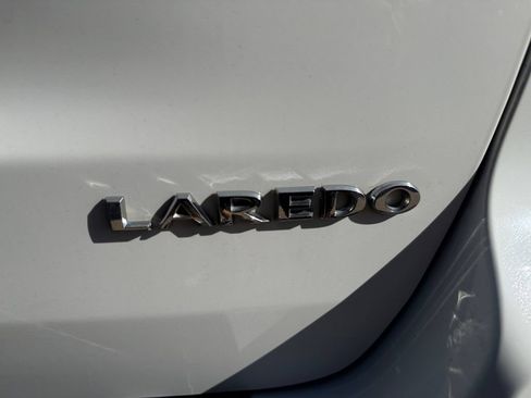 Used 2021 Jeep Grand Cherokee Laredo AWD/4WD image 43