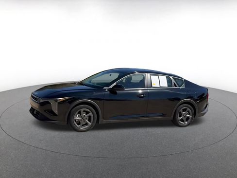 Used 2025 Kia K4 LXS image 8