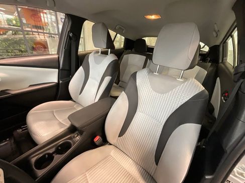 Used 2017 Toyota Prius Two FWD image 9