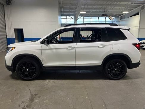 Used 2025 Honda Passport Black Edition image 6