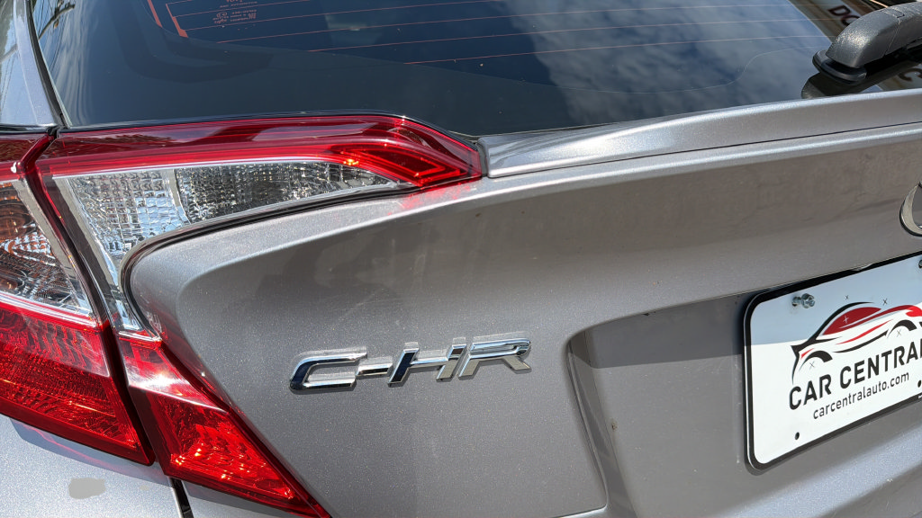 Used 2019 Toyota C-HR XLE FWD image 33