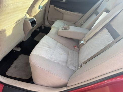 Used 2014 Toyota Camry LE image 19