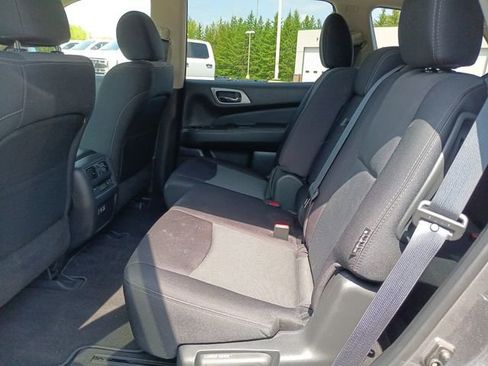 Used 2019 Nissan Pathfinder SV AWD/4WD image 17