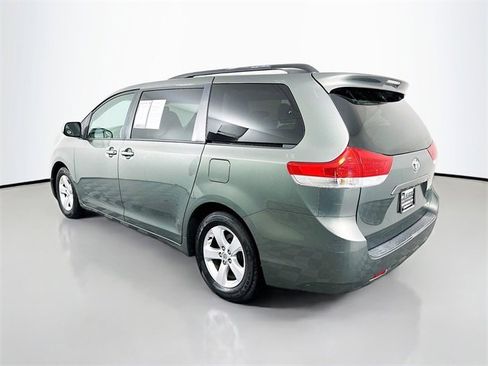 Used 2013 Toyota Sienna LE image 5