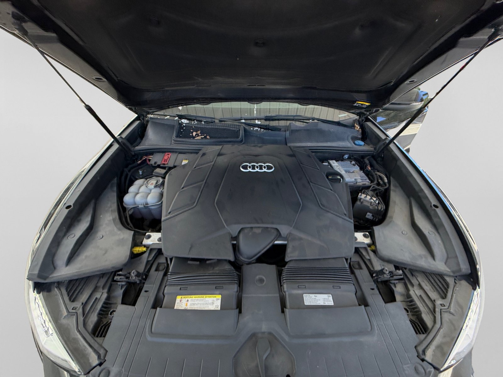 Used 2019 Audi Q8 Prestige w/ Adaptive Chassis Package AWD/4WD image 19