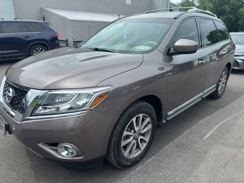 Used 2014 Nissan Pathfinder SL w/ SL Premium Package FWD image 4
