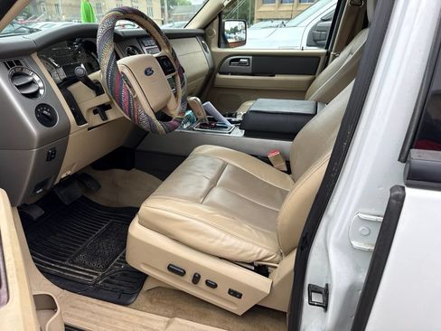 Used 2014 Ford Expedition XLT w/ Equipment Group 202A RWD image 7