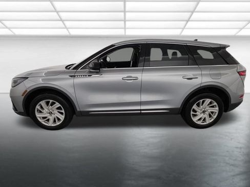 Used 2023 Lincoln Corsair AWD image 4