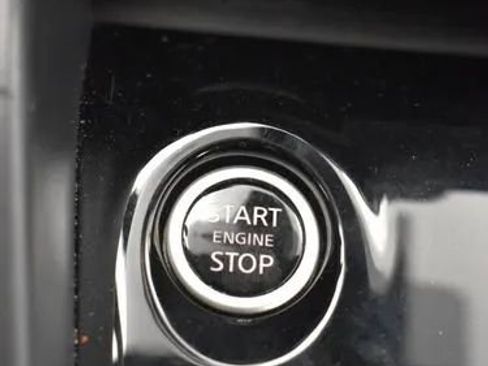 Used 2025 Nissan Versa SV image 27