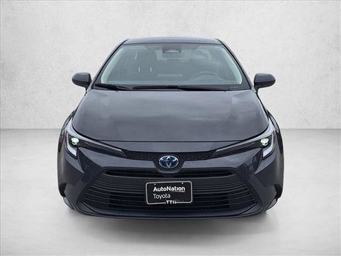 Used 2024 Toyota Corolla LE FWD image 2