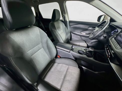 Used 2025 Nissan Rogue SV FWD image 30