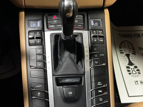 Used 2017 Porsche Macan image 45
