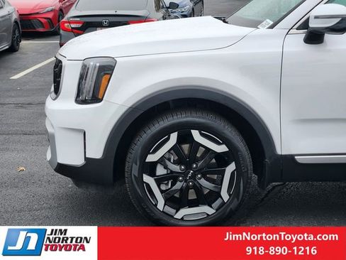 Used 2025 Kia Telluride EX image 8