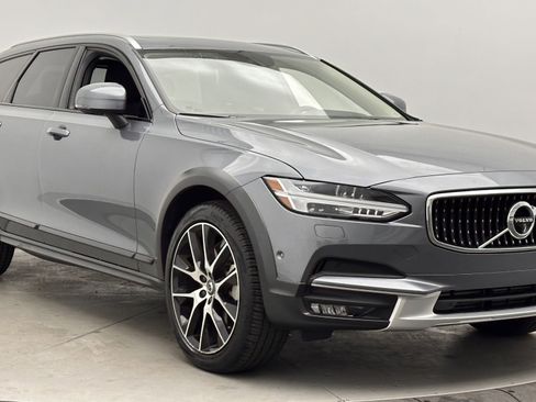 Used 2019 Volvo V90 T6 Cross Country w/ Advanced Package image 3