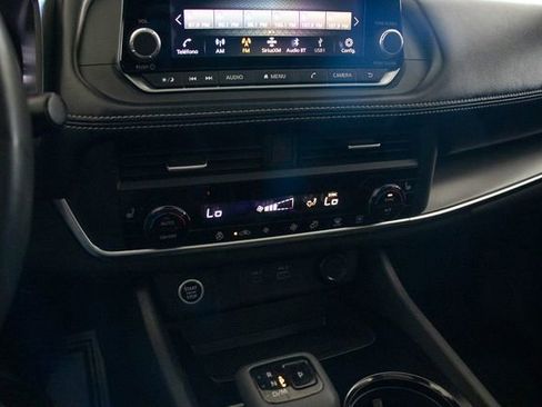 Used 2023 Nissan Rogue SV w/ SV Premium B Package image 31