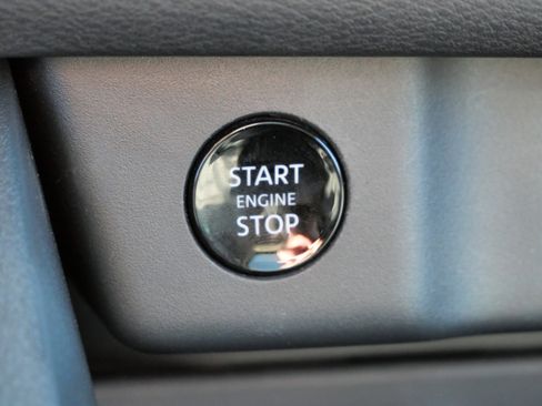 Used 2025 Nissan Rogue SL w/ Tech Package image 28