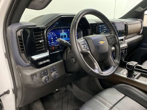 Used 2023 Chevrolet Silverado 1500 High Country w/ Technology Package image 2