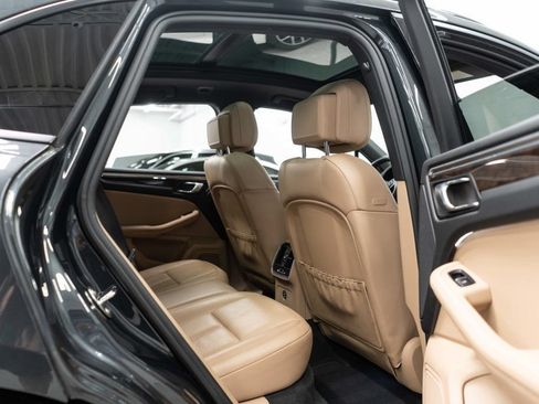 Used 2023 Porsche Macan AWD/4WD image 12
