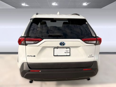 Used 2019 Toyota RAV4 LE image 10