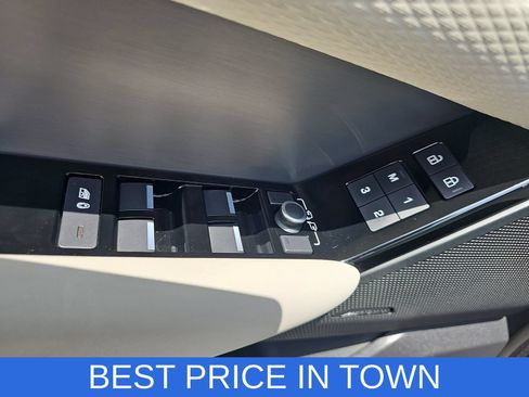 Used 2023 Land Rover Range Rover Velar R-Dynamic S AWD/4WD image 27