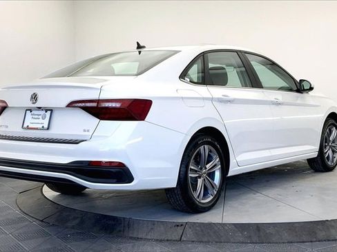 Used 2023 Volkswagen Jetta SE w/ Panoramic Sunroof Package image 13