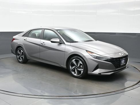 Certified 2023 Hyundai Elantra SEL w/ Convenience Package FWD image 8